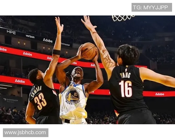 2015年4月10日勇士与开拓者激战成名赛场的精彩瞬间回顾